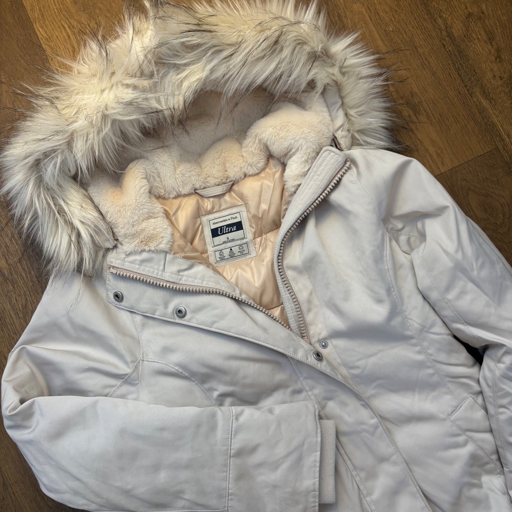 VTG Y2K Mall Core Jennifers Body Style Abercrombie & Fitch Ultra Fur Lined Parka